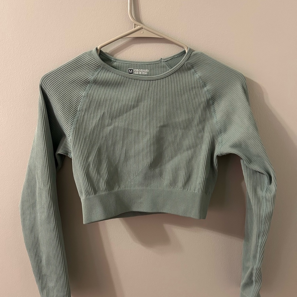 Women's Ribbed Long Sleeve Cropped Workout Tee